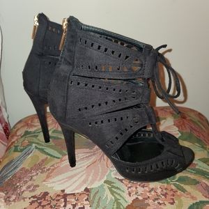 Strappy Navy Stilleto